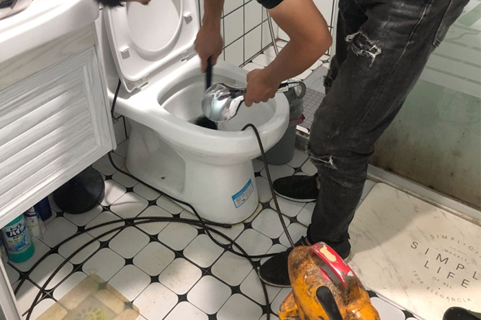 崖城镇疏通下水道