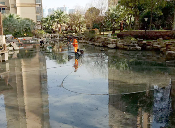 崖城镇景观池淤泥清理