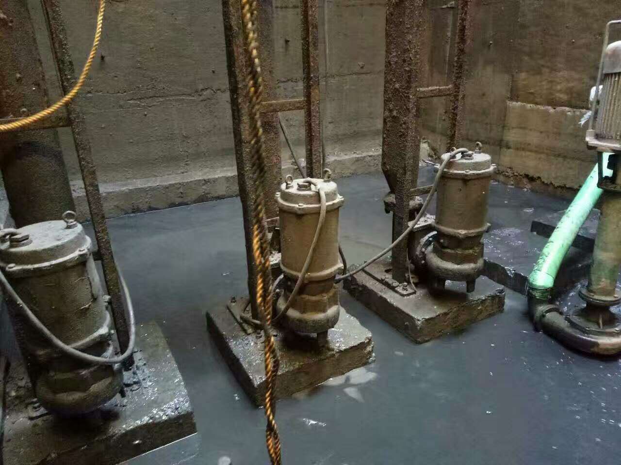 崖城镇污水池清理